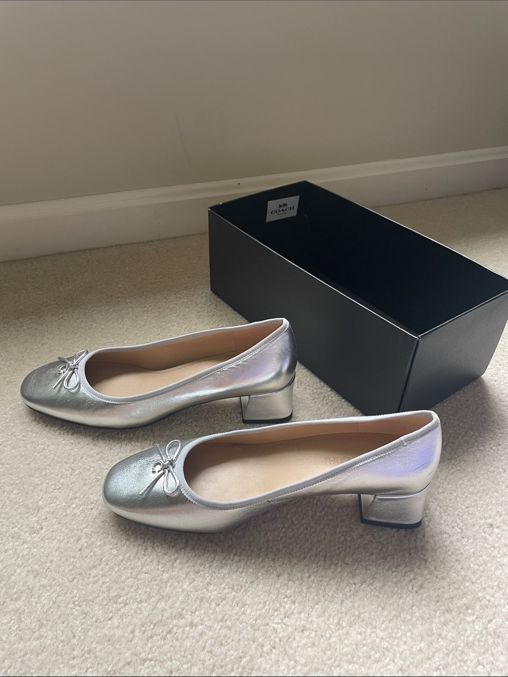 Coach Metallic Silver Ballet Flats with Bow Accent NEW! Never worn! - Picture 4 of 9